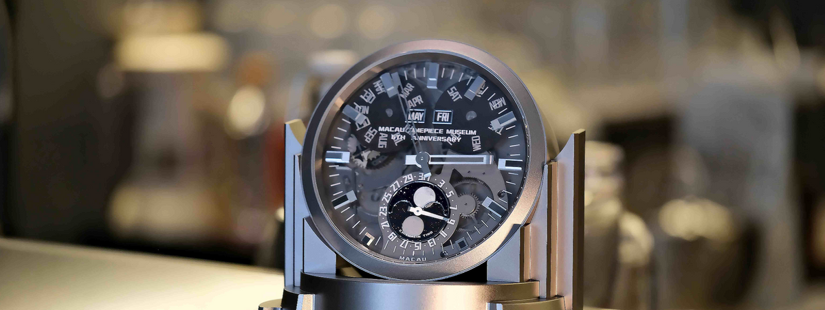 Unique piece 丨KUBERNET Secular Perpetual Calendar Desk Clock